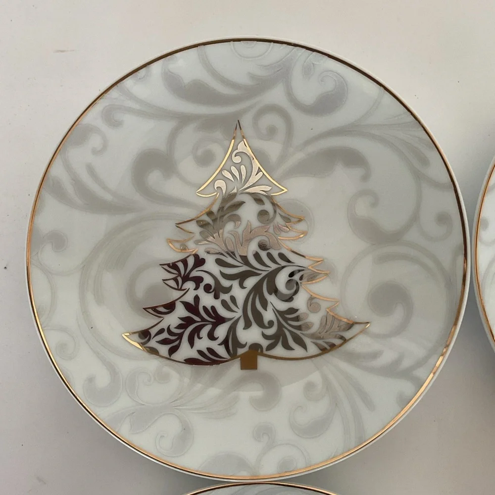 Pier 1 Christmas Tree Appetizer Plates set of Four. NWT